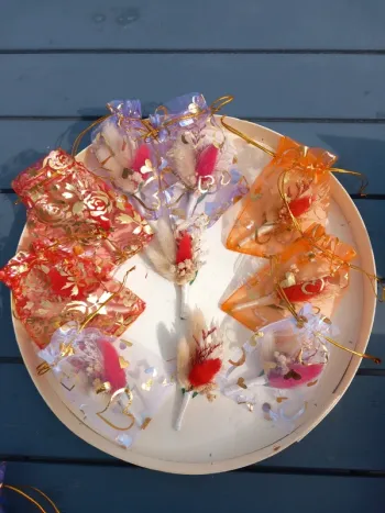 Boutonnieres en fleurs sechées  à offrir
