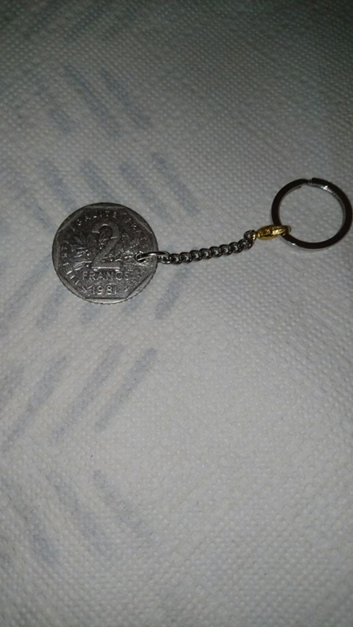 Porte clé pièce francs 1981