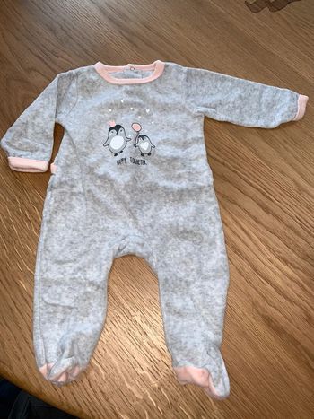 pyjama 1 pièce long bébé fille InExtenso dors bien pingouins avec ballon et coeurs