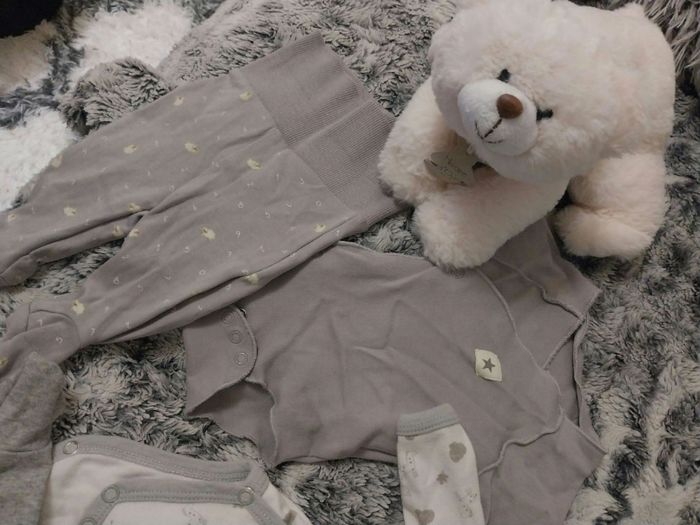 Lot vêtements 1 mois - photo numéro 2