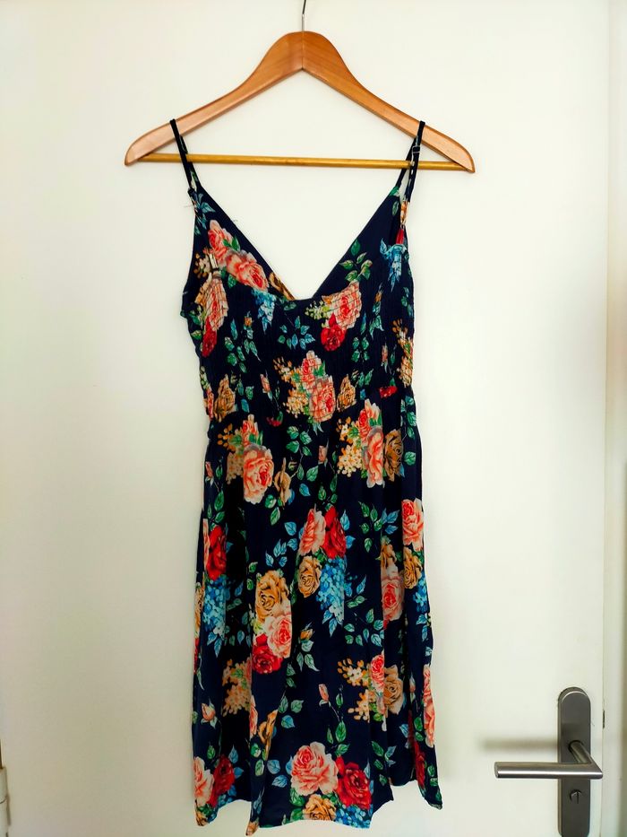 Robe d'été à bretelles bleue marine et fleurie taille S/M - photo numéro 2