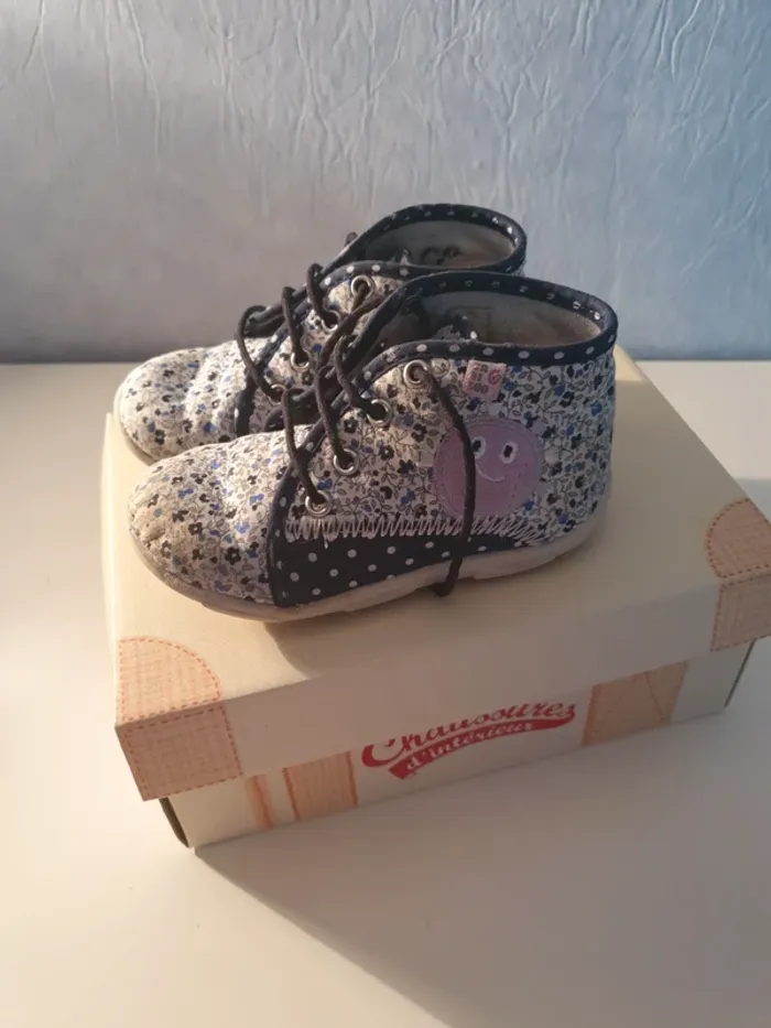 Chaussons fille GBB pointure 23 - photo numéro 2