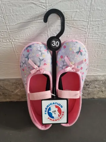 Pantoufles chaussons neufs 30