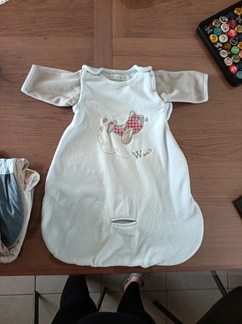 Gigoteuse velours avec ouverture attache