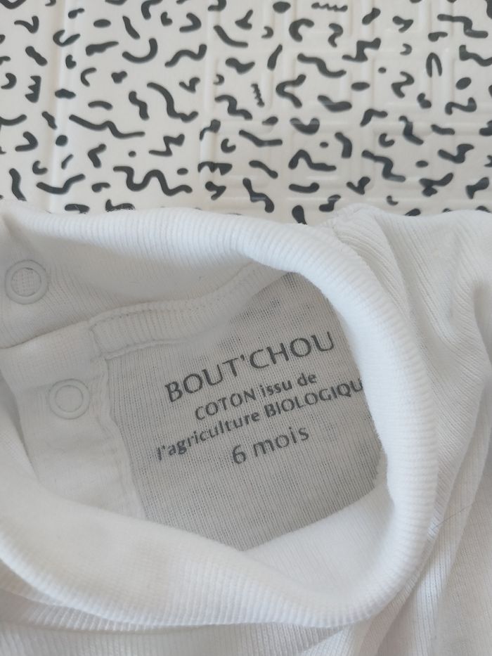Lot bébé 6 mois garçon – Bout’Chou, Kiabi, H&M – Jean + body + t-shirt ML - photo numéro 4