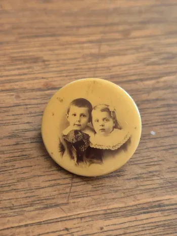 Broche portrait ancien semi email