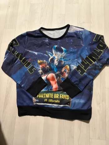 T-shirt fortnite manches longues 10 ans très bon état