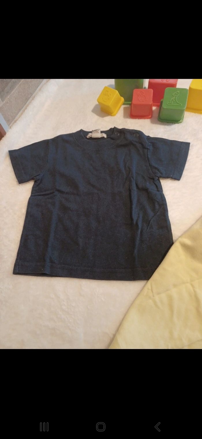 Lot de 2 T.shirts bébé taille 12 mois - photo numéro 2