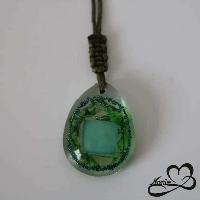 Pendentif vert - photo numéro 2