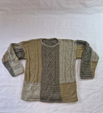 Pull femme  , en maille , fait main  , taille S