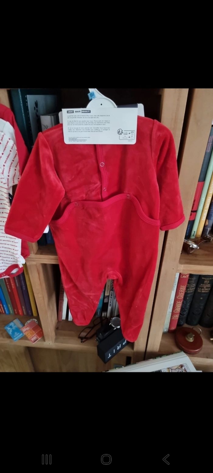 Lot pyjama Petit Bateau + 3 bodys assortis 6 mois - photo numéro 4