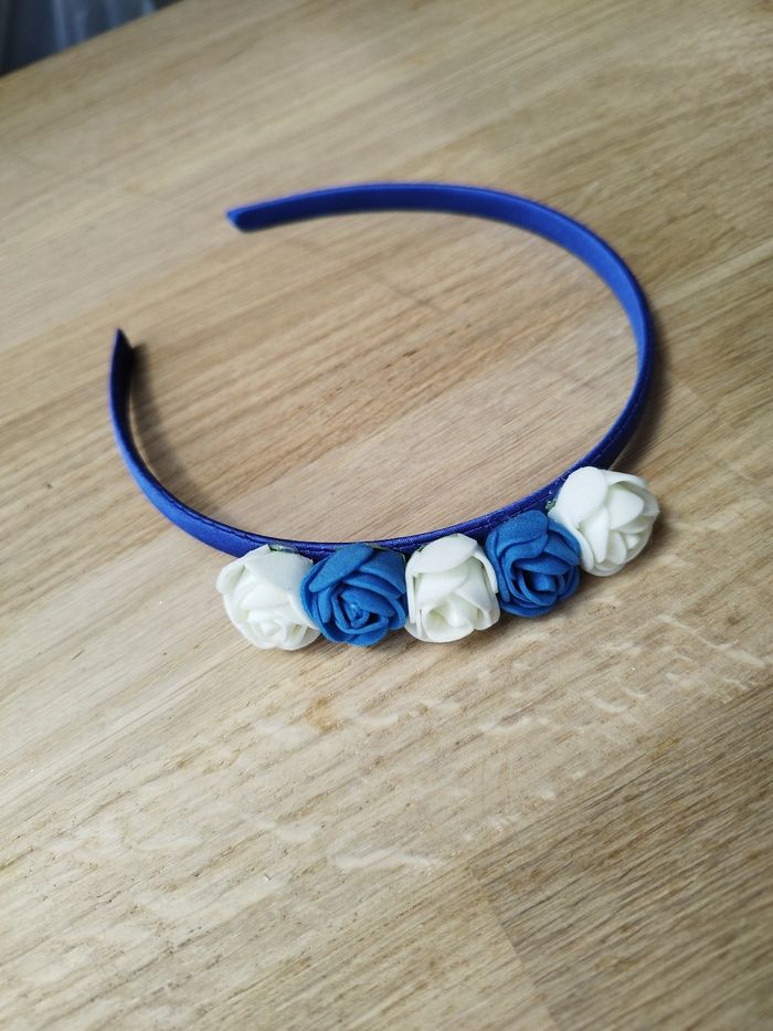 Serre tête fleurs bleues et blanches