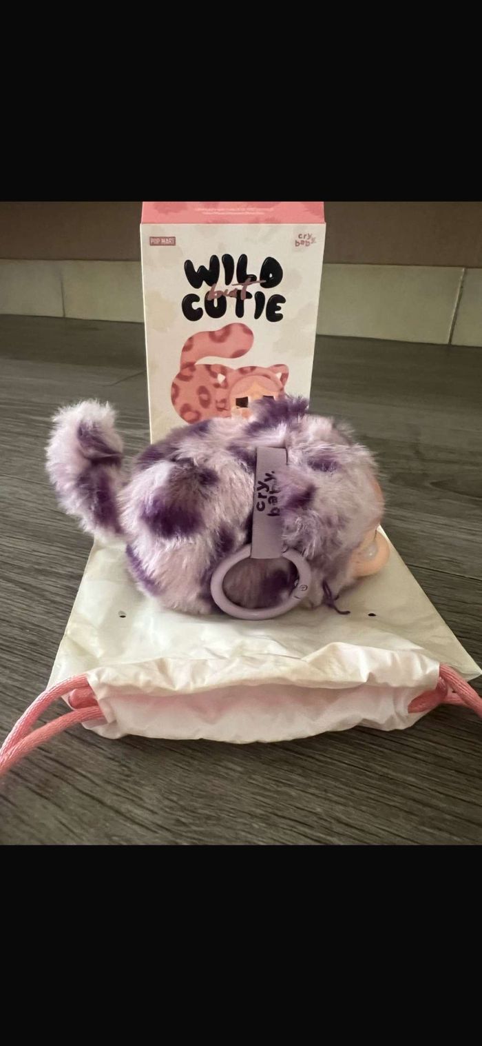 Crybaby neon cutie popmart - photo numéro 2