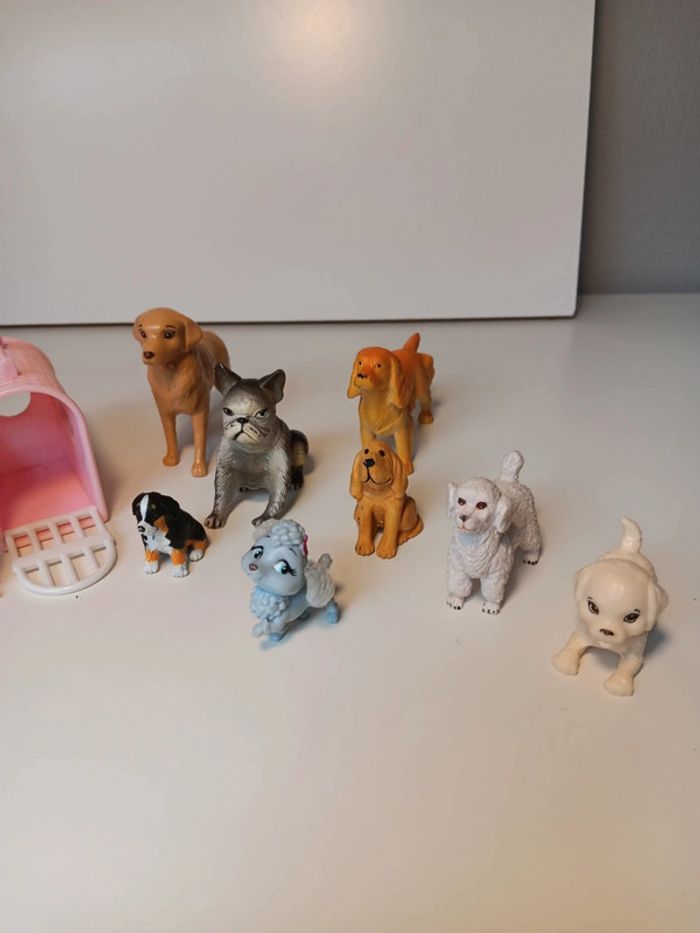 Lot figurines de chien avec accessoires taille 10cm pour la plus grande - photo numéro 3