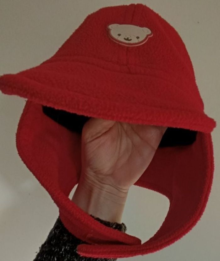 🧢 Bonnet Casquette Polaire Rouge avec Cache-Oreilles