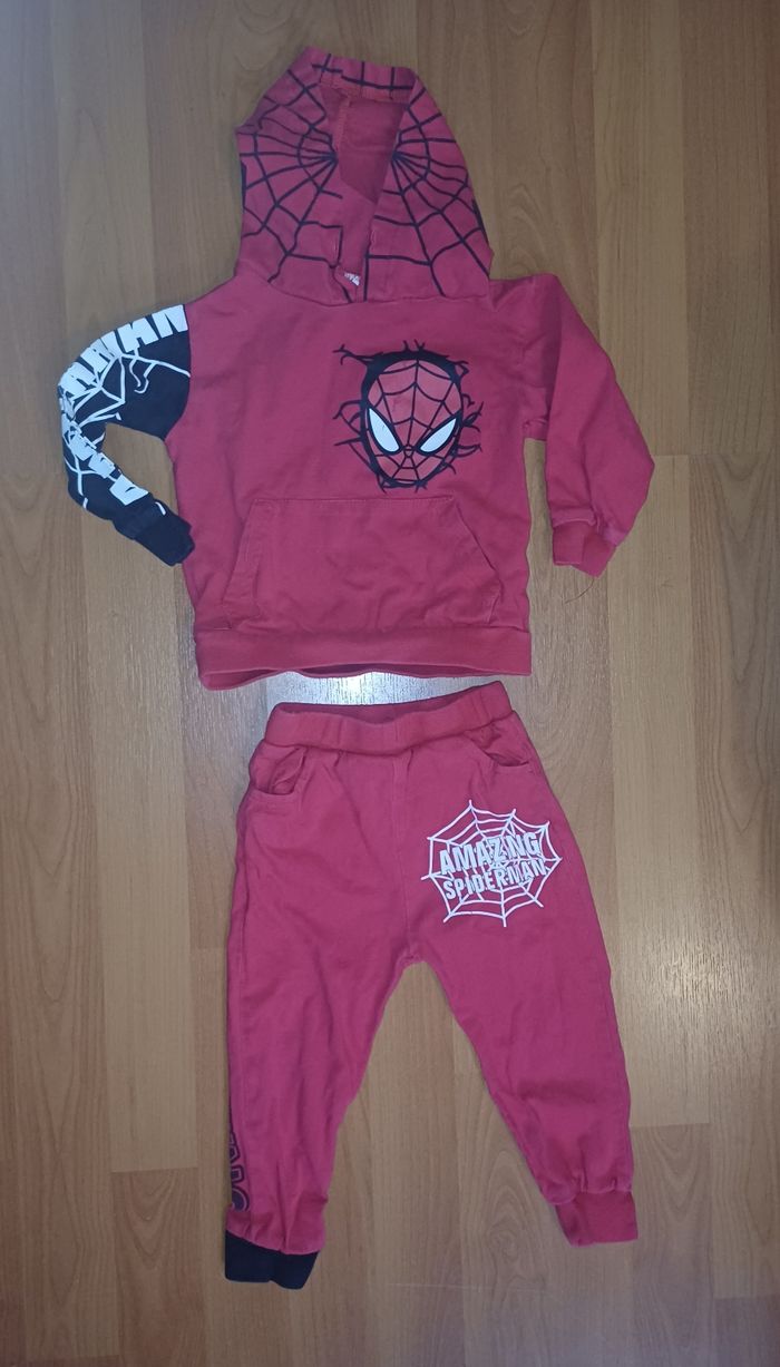 Ensemble spider man