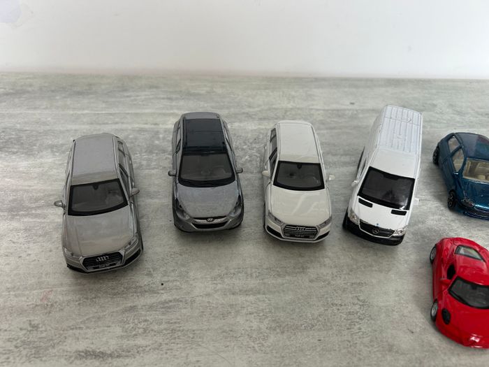 lot petites voitures et voitures miniatures et camion transport jouets enfant différentes tailles - photo numéro 3