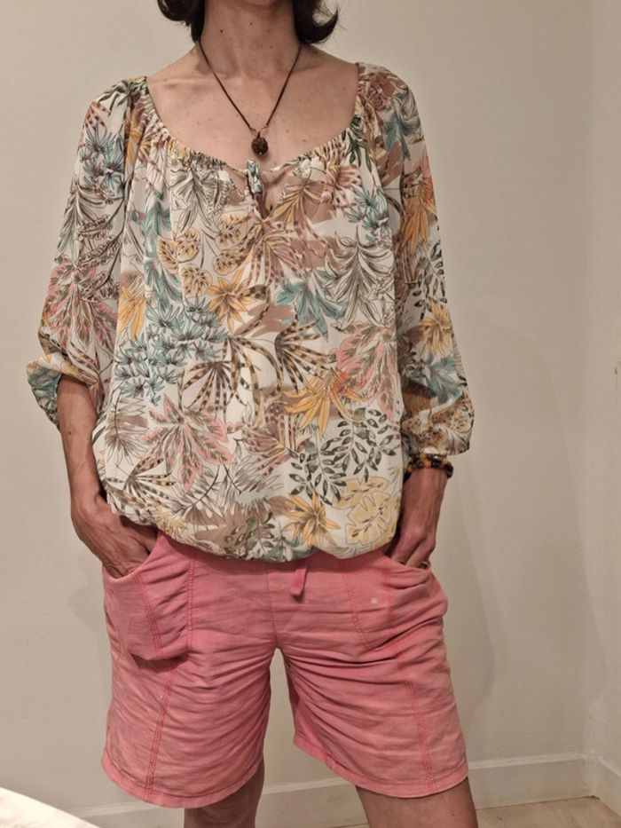 Joli haut type blouse fleuri couleurs pastelles taille 46 - photo numéro 2