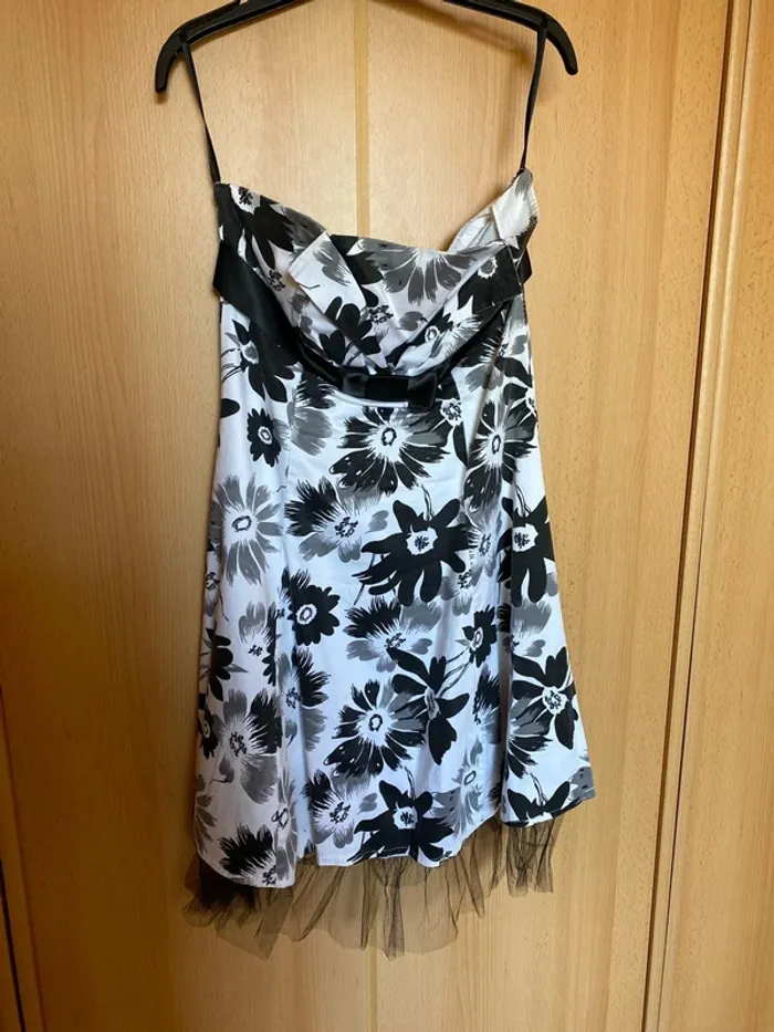 Jolie robe sans bretelles
