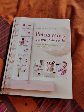 Livre “Petits mots au point de croix” – Anne Sohier-Fournel