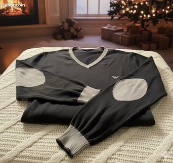 Pull Col V NEUF EMPORIO ARMANI - Luxe & Détails Élégants