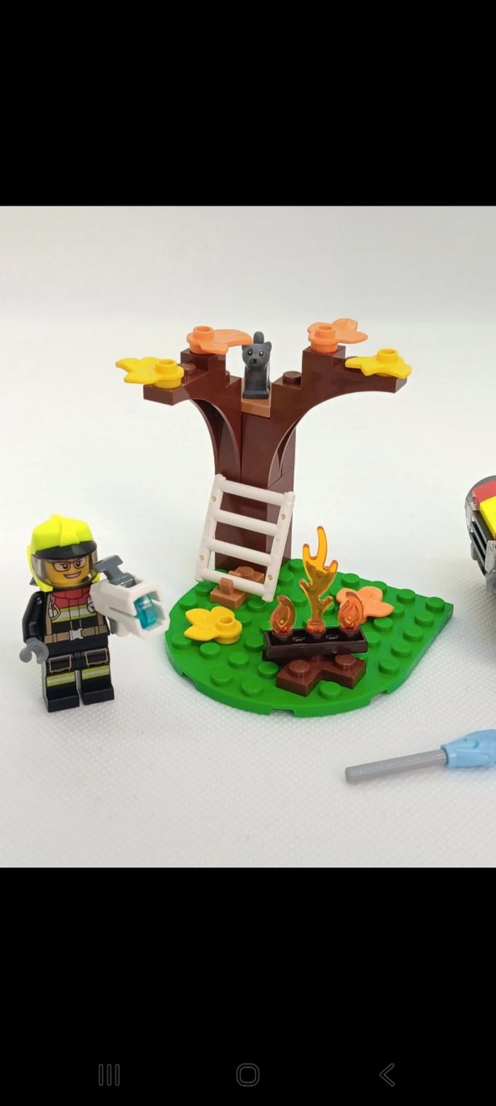 Figurine LEGO City 60393 Sauvetage en Tout-Terrain des Pompiers
Complet - photo numéro 4