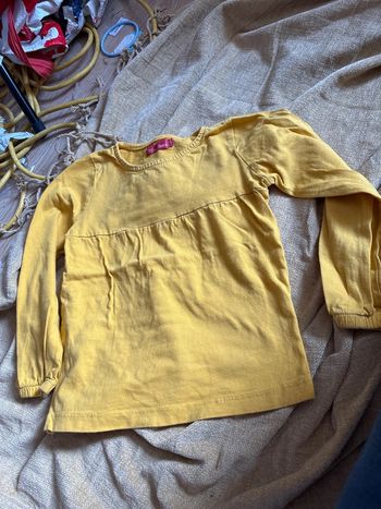 Haut jaune