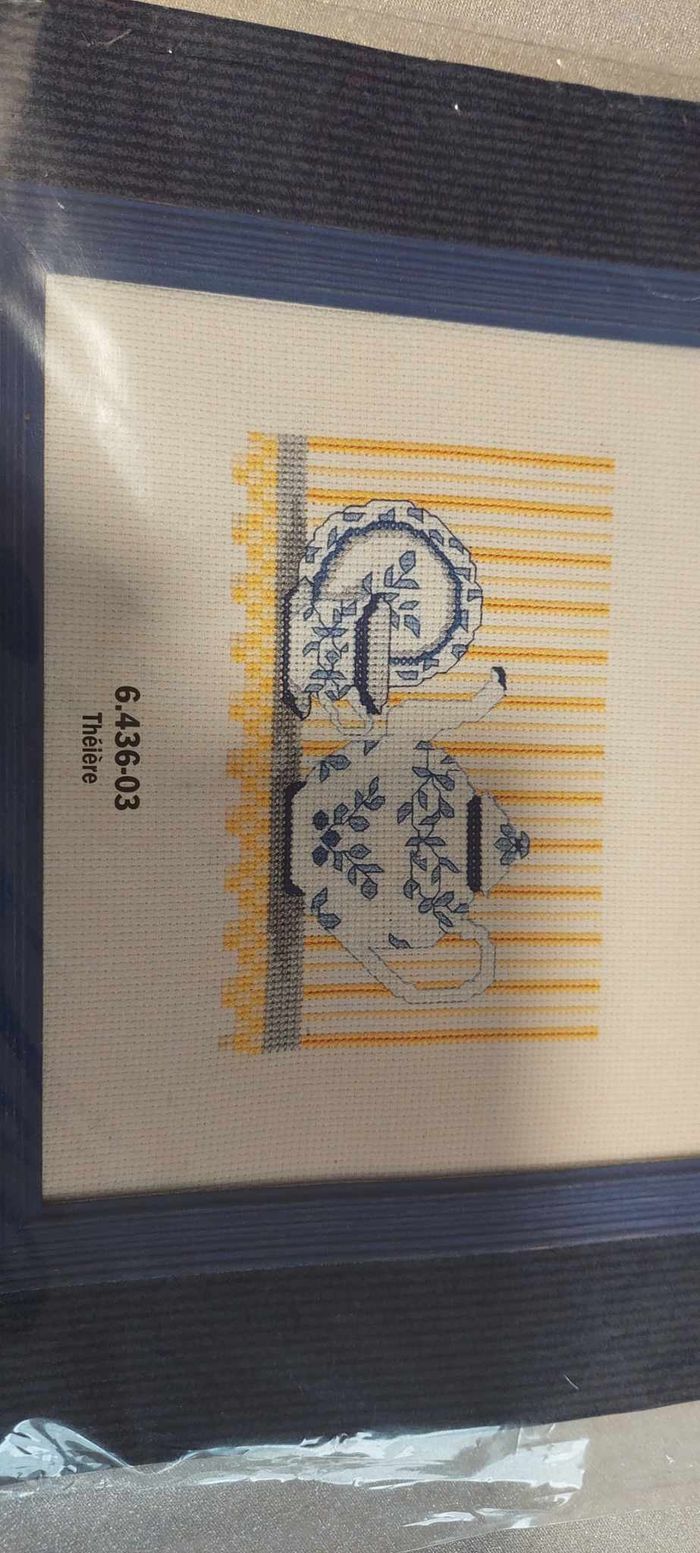 Kit broderie point de croix Royal Paris Les heures bleues "La Théière" 13 x 16,5 cm neuf - photo numéro 2
