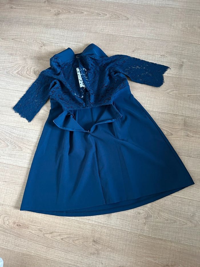 Robe bleue marine neuve avec dentelle Betty London taille L - photo numéro 13