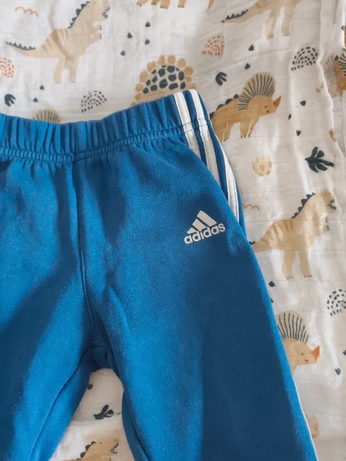Bas de survêtement adidas 12 mois excellent état - photo numéro 2