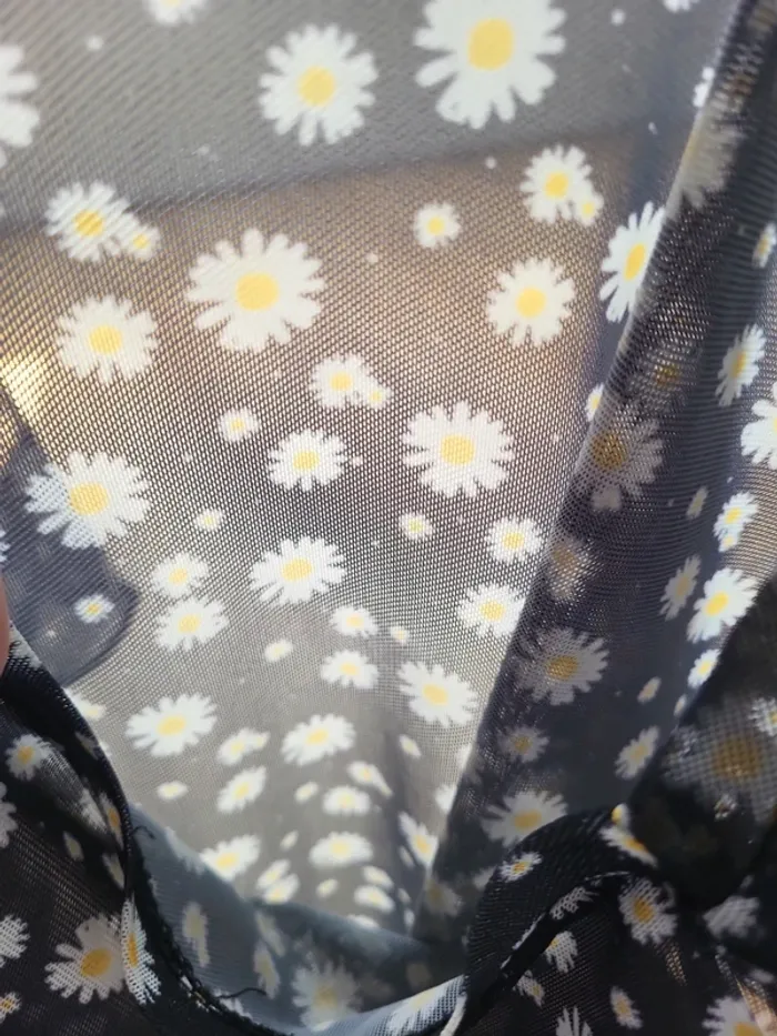 Top resille noir à fleurs blanches et jaunes XS - photo numéro 3