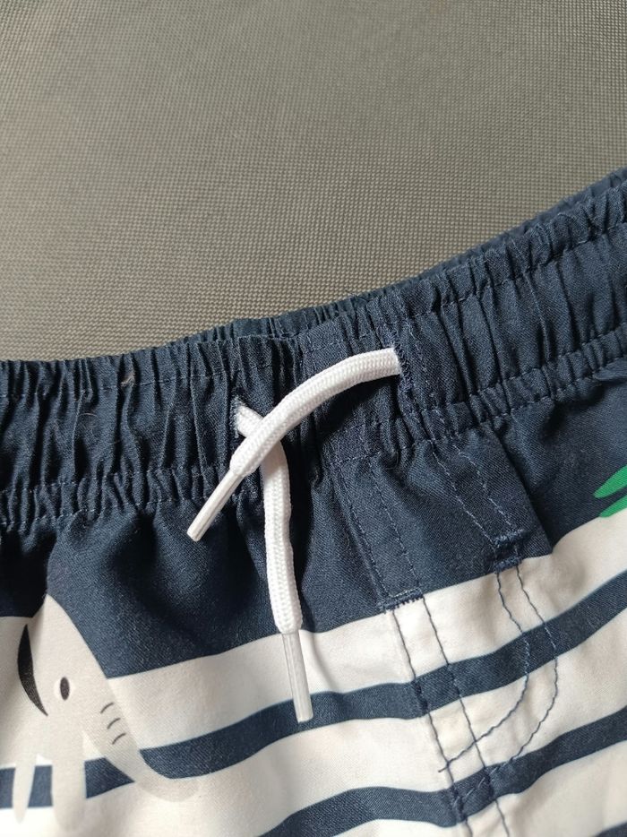 Short de bain neuf 🦕 Taille 12 mois - photo numéro 2