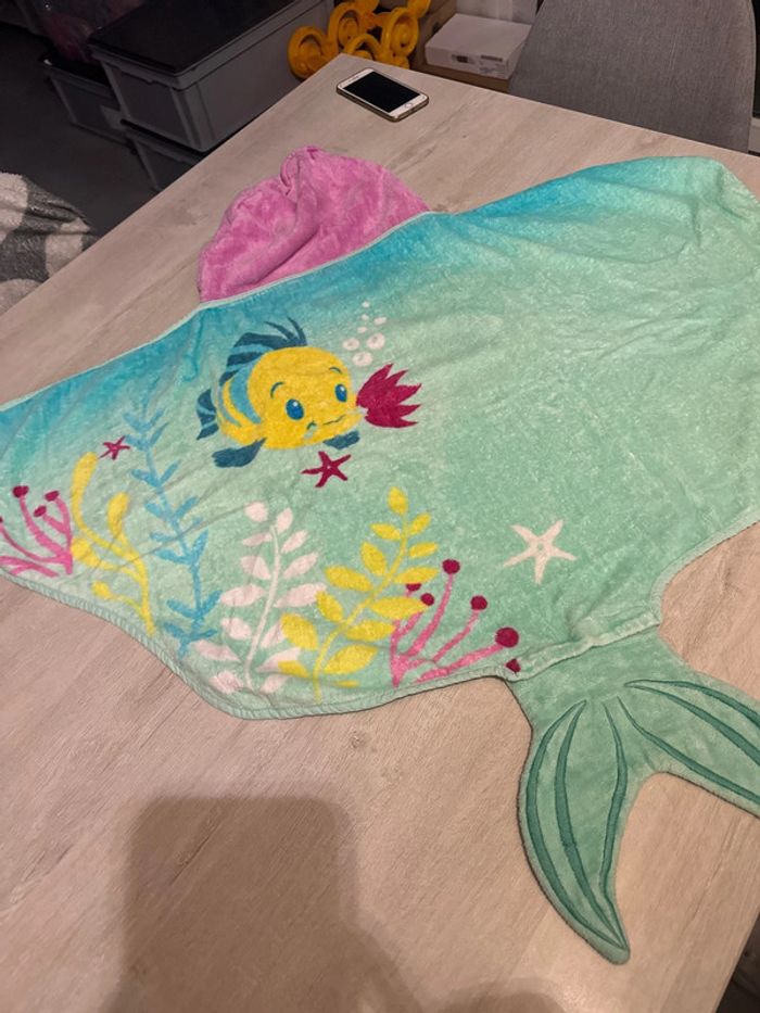 Cape de bain Disney store ariel avec queue amovible - photo numéro 2