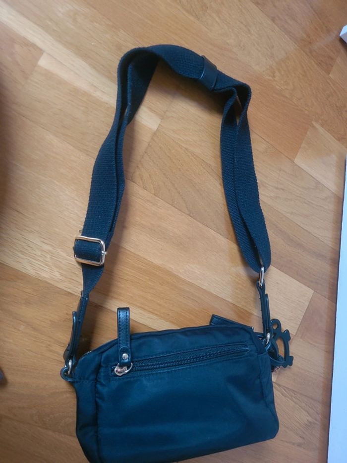 Petit sac noir Carpisa - photo numéro 7