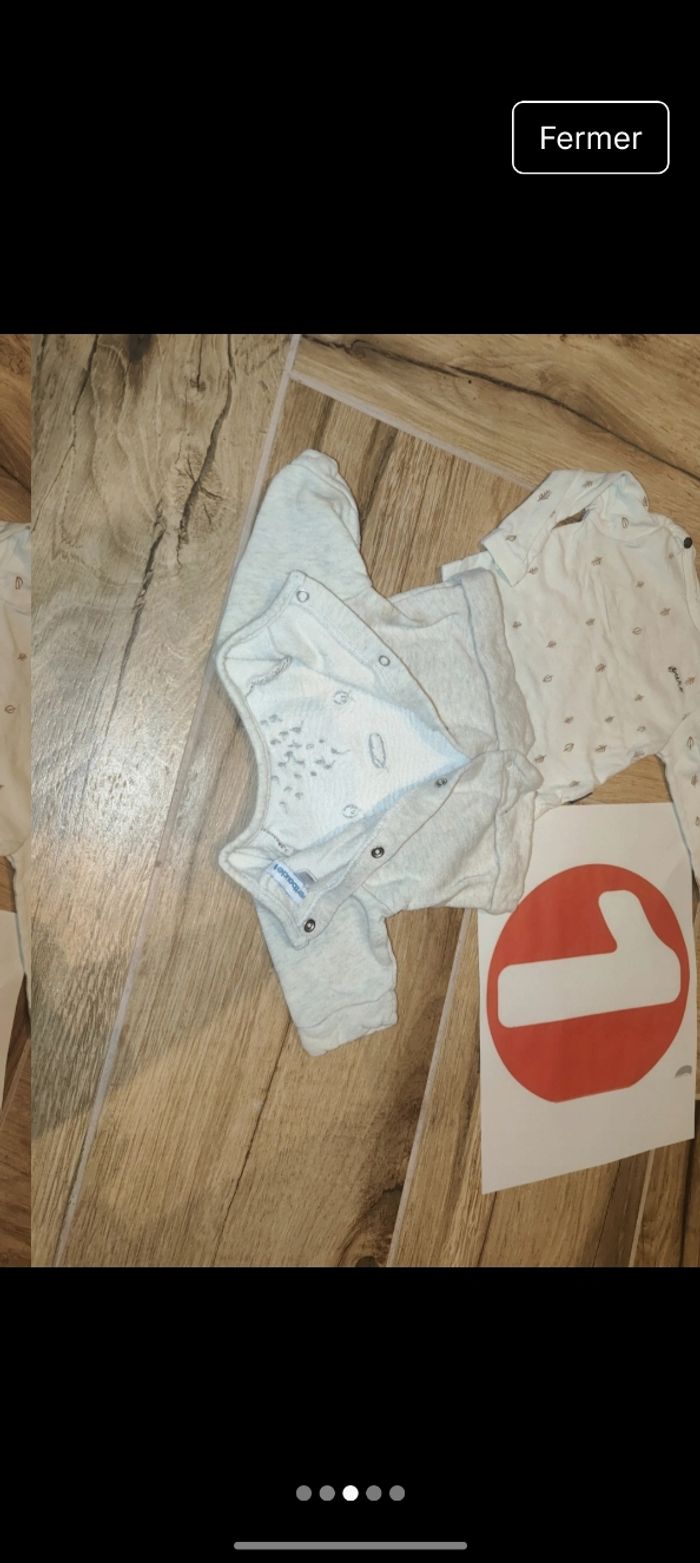 Lot pull ouverture dos et t-shirt manches longues 
Bon état 
Couleur beige - photo numéro 3