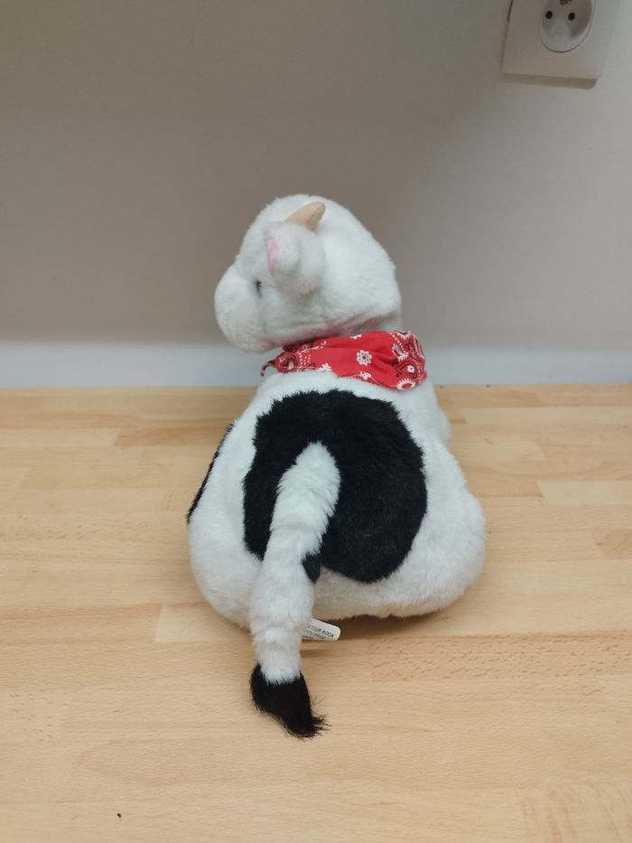 Vache en fourrure et son bandana - photo numéro 3