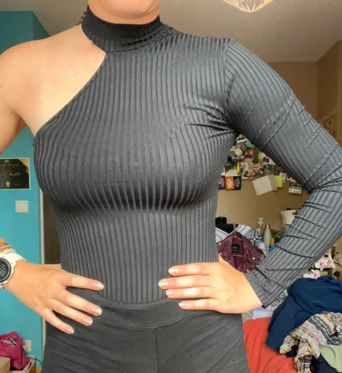 Bodies noir une manche Bershka T.M – porté 1 fois