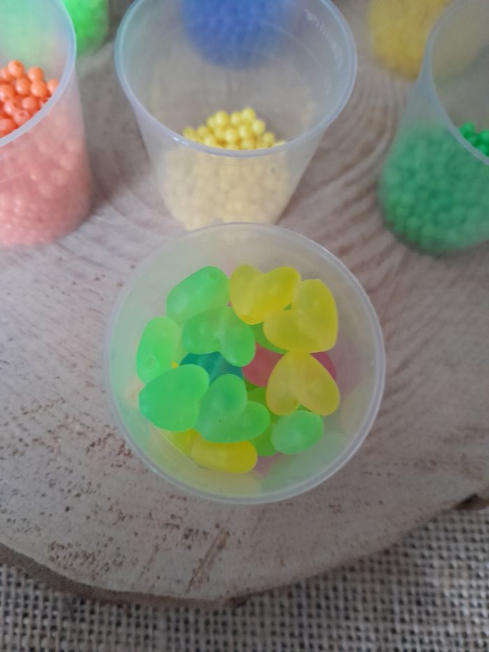 Lot de 7 petits pots de perles - photo numéro 5