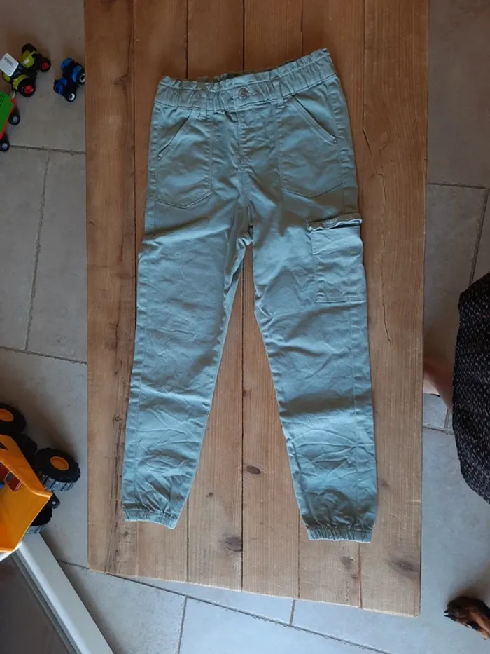 Pantalon style cargo