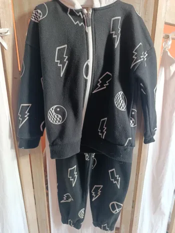 🌗Jogging Primark 5/6 ans