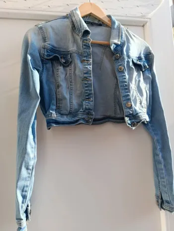 Veste en jean courte , taille S, bon état !