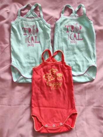 Lot bodies bébé fille bretelle 9 mois 