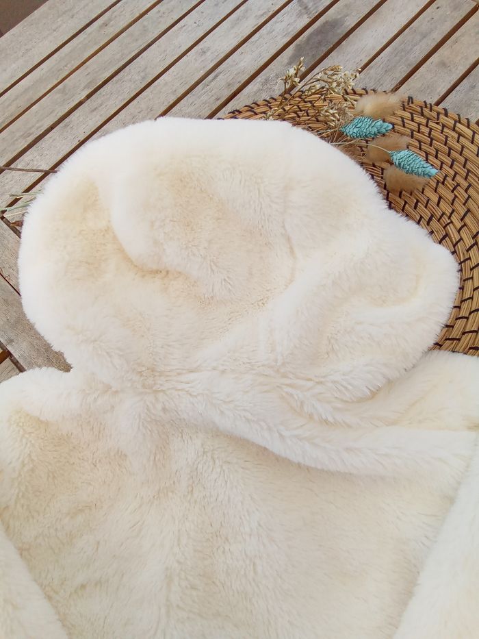 Veste crème en fausse fourrure avec capuche TAO taille 3 ans - photo numéro 8