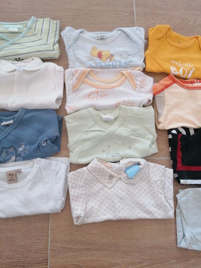 Lot 17 vêtements  bébé de 0 à 3 mois - photo numéro 3
