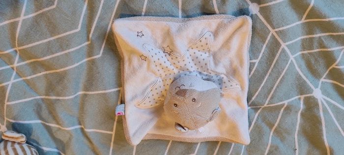 Doudou 🐻 ours beige blanc étoiles