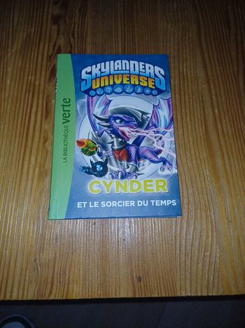 Livre bibliothèque verte Skylanders universe - Tome 5 - Cynder et le sorcier du temps