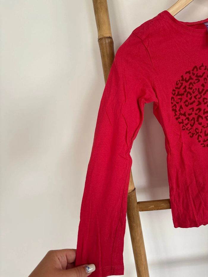 t-shirt rouge à manches longues avec cœur - gemo taille 10 ans - photo numéro 4