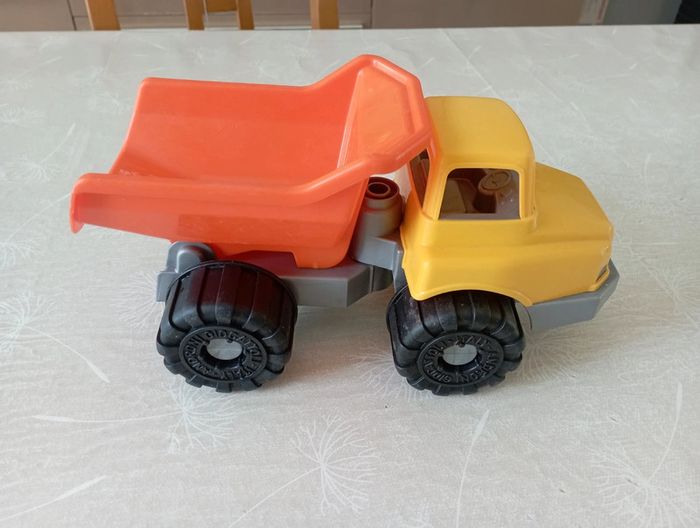 Camion benne en plastique 2€ - photo numéro 2