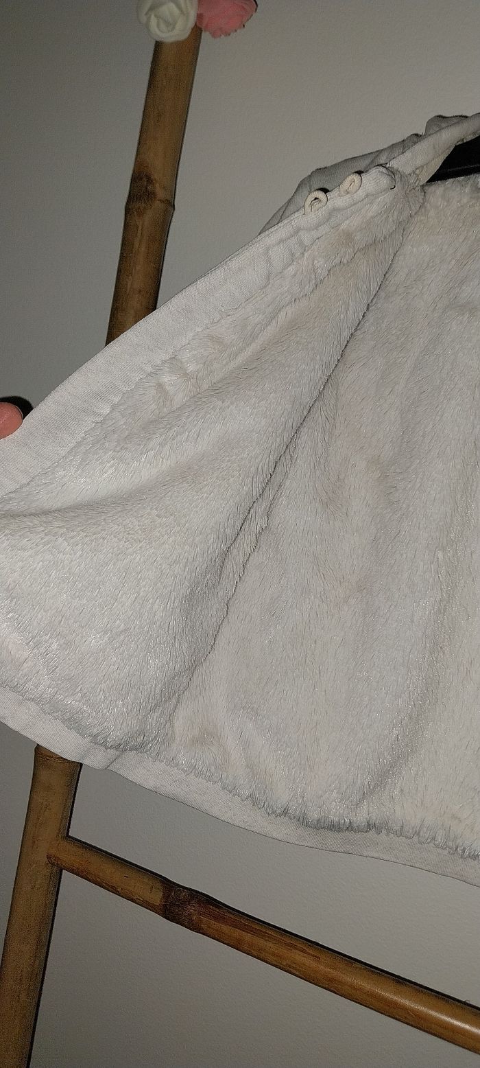 Veste/ Gilet zippé à capuche fourré by Obaibi très bon état 2 ans - photo numéro 5