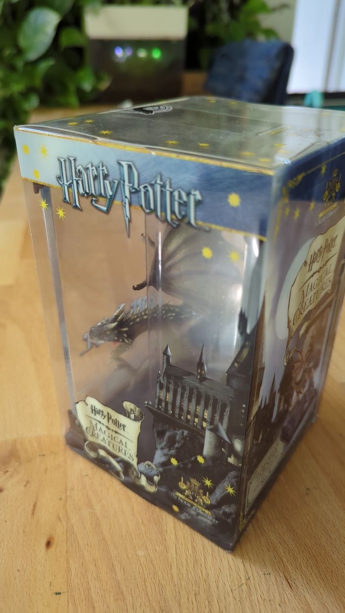 Figurine Harry Potter dragon magyar à pointe Magical Creature n°4 The Noble Collection buck Warner Bros - photo numéro 4